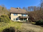 Hauptbild +++ Sanierungsbedürftiges ZFH mir großem Garten in Winkel +++