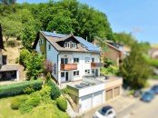 Hauptbild +++ Modernisierte DHH mit weitläufigem Hanggrundstück und PV-Anlage +++